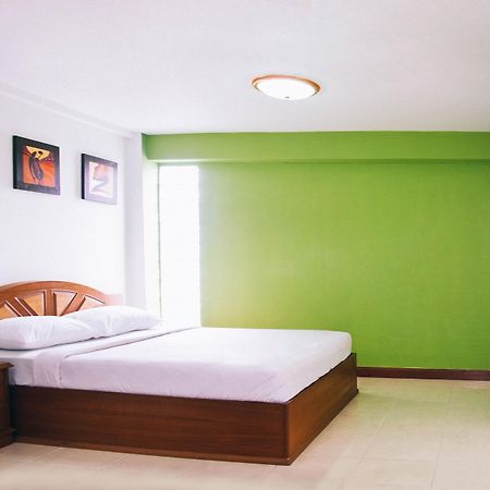 Golden House @ On-Nut Station Motel Bangkok Kültér fotó